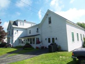 Hill Top Bed & Breakfast: Large New Englander