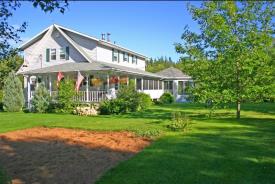 Country Charm B&B / Forest & Stream Cottages: B&B Home