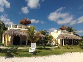 Hotel Restaurant Maya Luna: Beach front bungalows with private roof deck