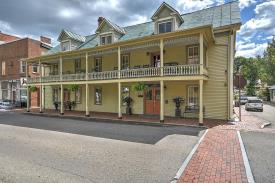 Historic Eureka Inn in Jonesborough, TN: Front of Inn