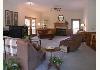 Goose Creek Bed and Breakfast: Living Room with 10' Ceilings