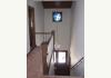 Goose Creek Bed and Breakfast: Stairway with Stained Goose Window