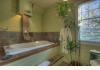 Chinaberry Hill - A Luxury Urban B&B Experience: Carriage house suite jacuzzi/bath
