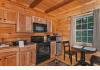 Grafton Lodge Inn, Lake Lure, NC: Tyrpical Log Cabin Efficiency Kitchen