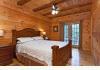 Grafton Lodge Inn, Lake Lure, NC: Typical Queen or King Cabin Bedroom