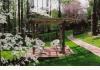 Enchanted Pines Bed & Breakfast: Sitting Garden