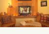 Borrego Valley Inn: Cozy gas fireplaces inside guest lounge and outsid