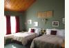 Vinehurst Inn & Suites: Two full bed standard room