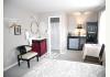 Vinehurst Inn & Suites: Queen bed standard room