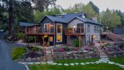Nehalem River Inn