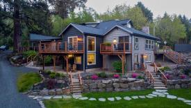 Nehalem River Inn: Nehalem River Inn