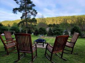 The Pause Bed & Breakfast: Backyard firepit 