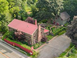 The 1795 Acorn Inn: 