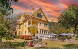 The Laurel Oak Inn: 