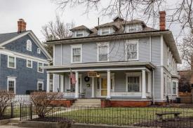 Lookng Glass Inn: front