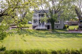 By the Side of the Road Inn & Cottages: Main House and Cottages