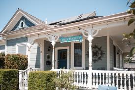 Abbey House Inn: Front of Inn