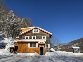Turn of River Lodge: Lodge entrance
