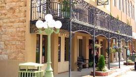 La Ville Inn: exterior view