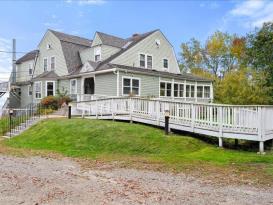 The Northport Inn & Lodge: Inn Building