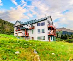 Bear Valley Lodge Estate: large 3 story house