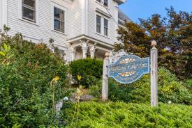 Highland Lake Inn: Inn Sign