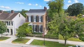 Iron Gate Inn: Front of House