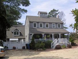 The Duck Inn: Charming Waterfront Inn