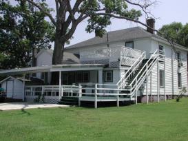 Cherry Hill Farm Bed & Breakfast: Rear decks