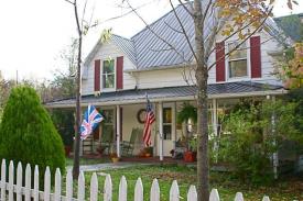 Linville Cottage: Front