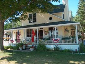 Lakeside B&B - Northern Michigan: Charming front porch