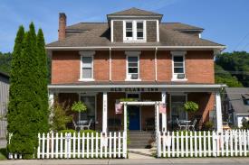 Old Clark Inn: Front of Building