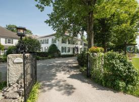 Manchester Vermont Destination Inn for Sale: Exterior of Vermont Select Registry Inn for sale
