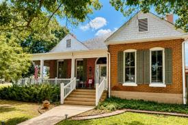 West Texas Bed & Breakfast for Sale: Exterior of Alpine TX Inn for sale