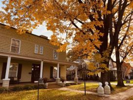 The Grand Lux Inn: Exterior seasonal