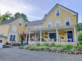 Freedom House Bed & Breakfast: Front entrance