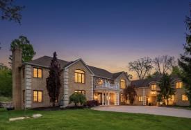 305 Green Road: 