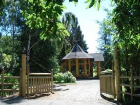 Pines Lake Resort: RECEPTION - ENTRANCE