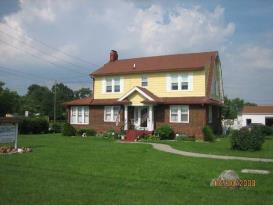 Renate's Bed & Breakfast: Exterior Front