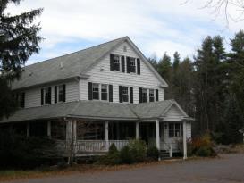The Mountaintop Lodge: Front Entrance