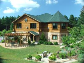 Newer Log Home Traverse City/Leelanau County B&B!: Walk out side