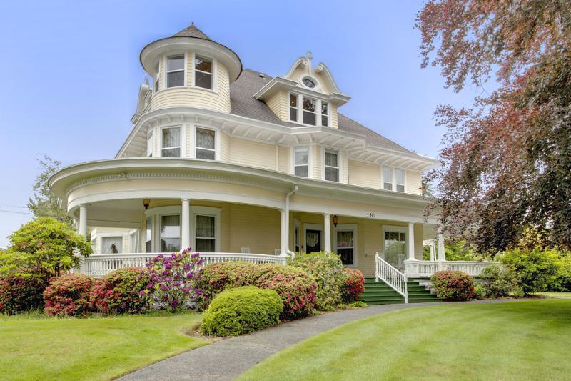 Hulbert Mansion Aberdeen, WA Inn for Sale