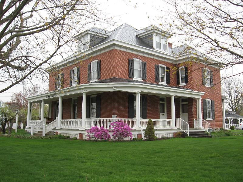 Walnut Lawn Bed & Breakfast Lancaster, PA Inn for Sale