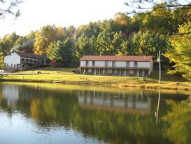 Woodberry Inn: Woodberry Inn grounds