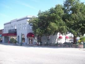 Oak Park Inn: Building with Street Retail Spaces