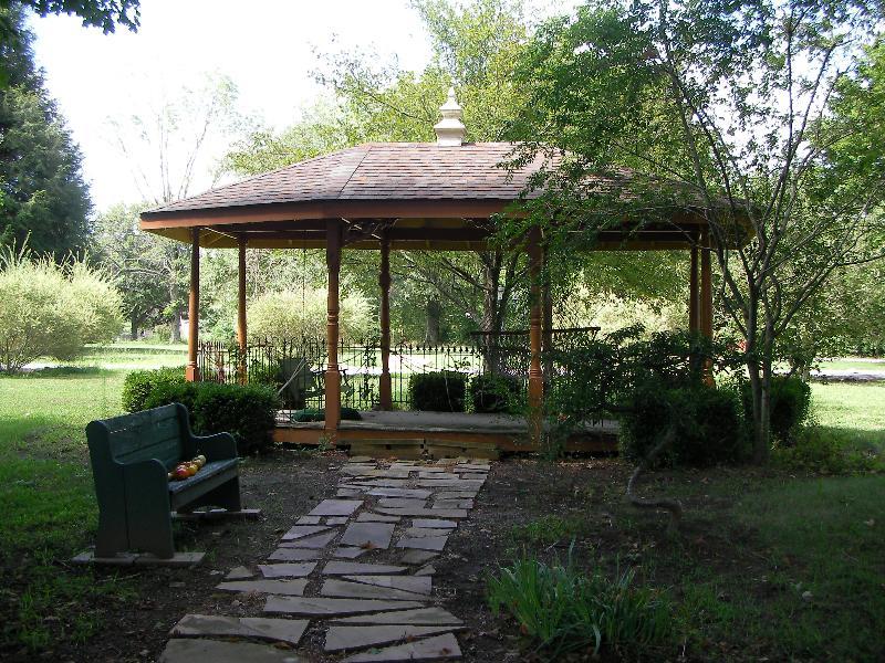 Homestead Bed and Breakfast plus 2 additiinal home Crossville, TN Inn