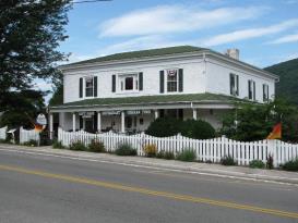 The Historic Anchorage House (ca 1840) : 