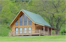 Golden Anchor Luxury Log Cabins and Restaurant: Hillside Cabin in the Spring