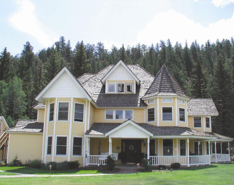 Apple Dumpling Bed and Breakfast South Fork, CO Inn for Sale