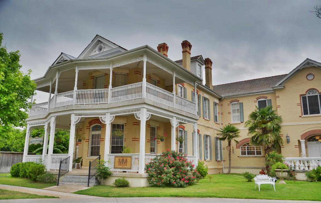 Mosheim Mansion Seguin, TX Inn for Sale